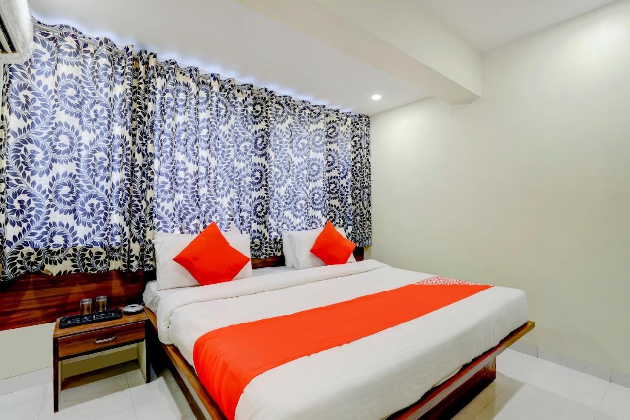 Oyo 67789 Hotel Savera Ahmedabad Exterior photo